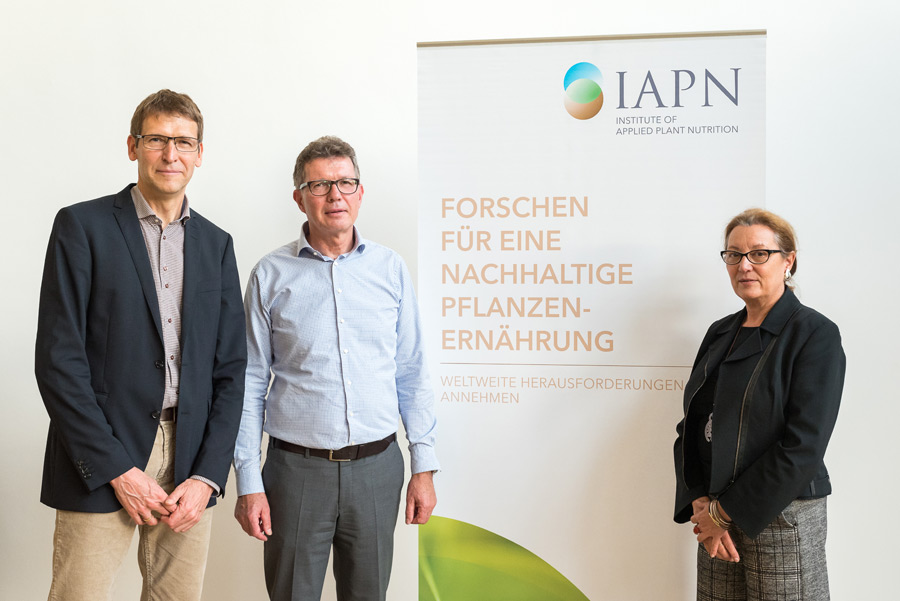 IAPN in Dialogue: Prof. Dr. Klaus Dittert, Dr. Ulrich Kleine-Kleffmann and Dr. Beate Deuker (left to right). (Photo: IAPN)