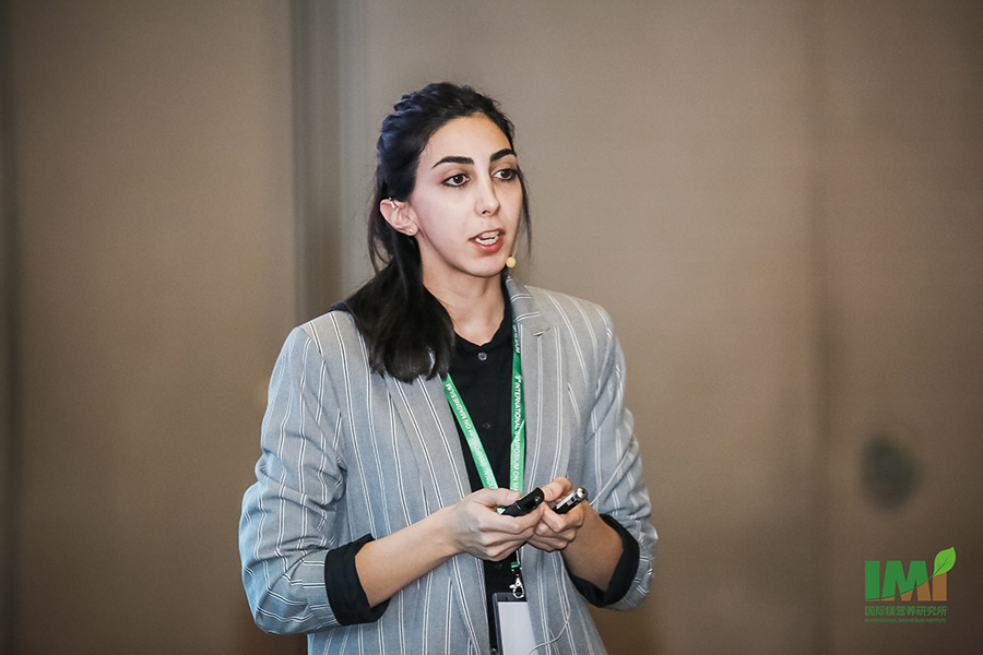Setareh Jamali Jaghdani – Doktorandin am IAPN – während ihrer Präsentation zum Thema „Magnesium and its Effect on Photosynthetic Activities in Triticum aestivum and Helianthus annuus“. (Foto: IMI)