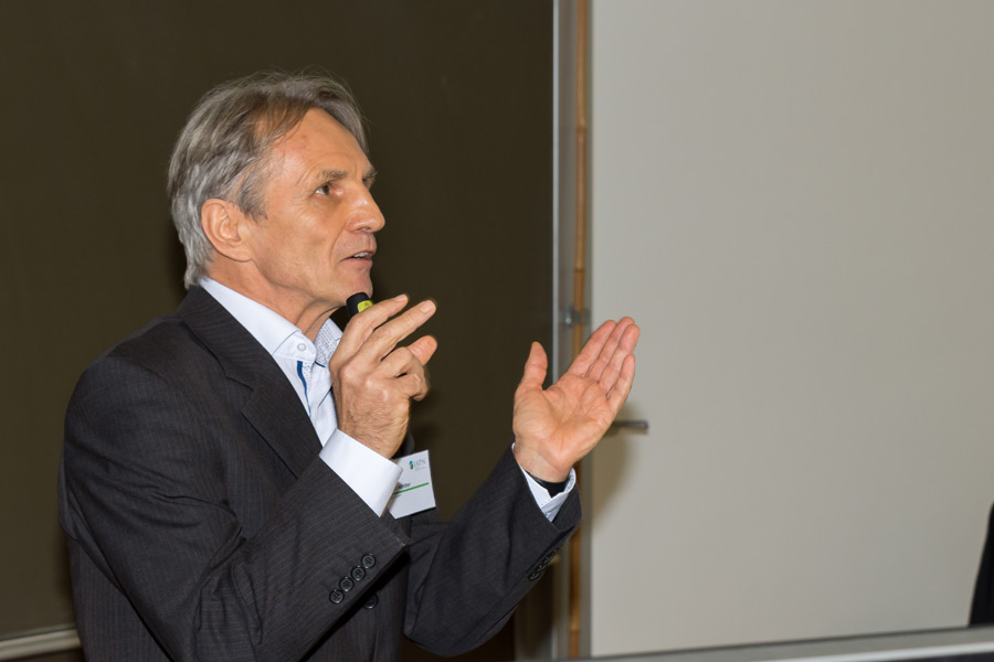 Zoom Dr. Rolf Härdter illustrated the many uses of palm oil as ingredient. (Photo: IAPN)