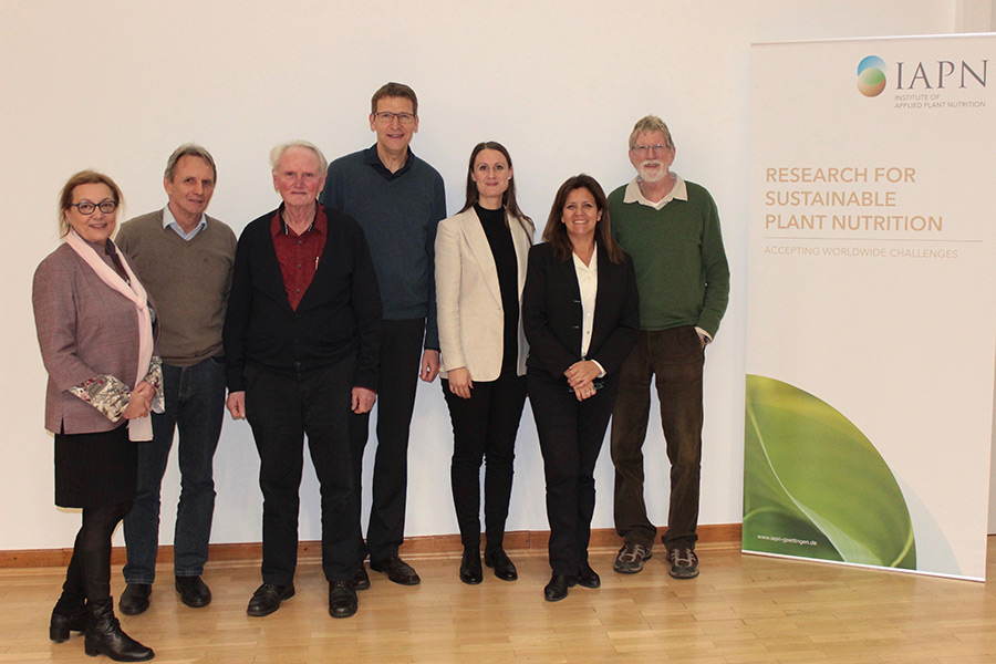 IAPN in Dialogue: Dr. Beate Deuker, Dr. Rolf Härdter, Professor emeritus Dr. Norbert Claassen, Professor Dr. Klaus Dittert, Professor Dr. Merle Tränkner, Professor Dr. Mónica Barbazán and Professor emeritus Dr. Walter Horst (from left). (Photo: IAPN)