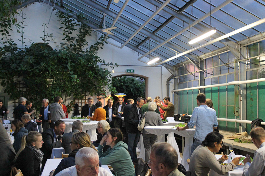 Conference dinner in the greenhouse of the old botanical garden of the University of G&ouml;ttingen. (Photo: IAPN)